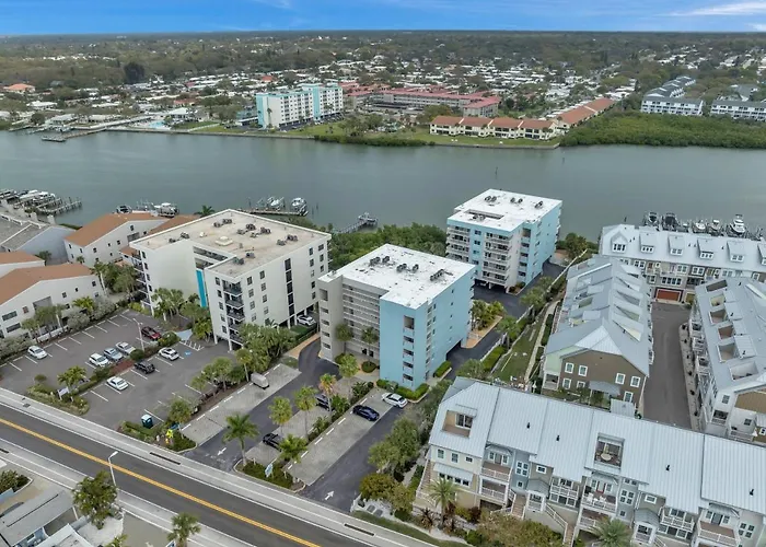Cozy Coastal With Pool And Stunning Gulf Views * Clearwater Beach