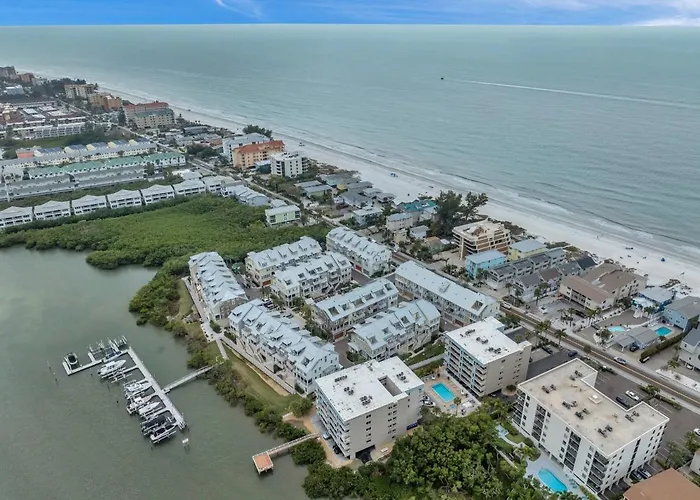 Cozy Coastal With Pool And Stunning Gulf Views
